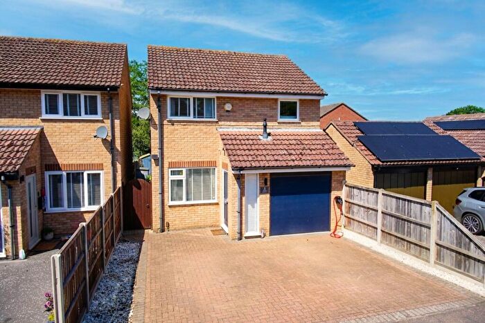 3 Bedroom Detached House For Sale In Otter Drive, Mulbarton, Norwich, NR14