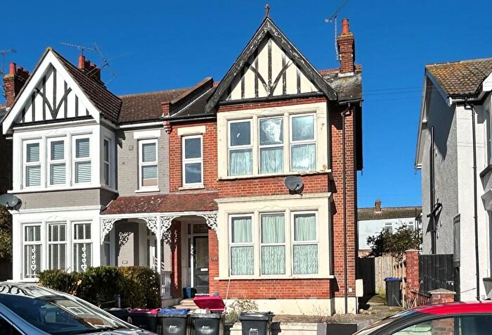 4 Bedroom Semi Detached House For Sale In York Road, Southend-on-Sea, Essex, SS1