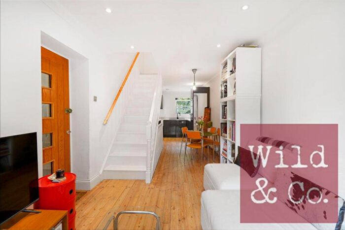 3 Bedroom Duplex For Sale In Brookfield Road, , Victoria Park, Hackney, E9 - Photo 7