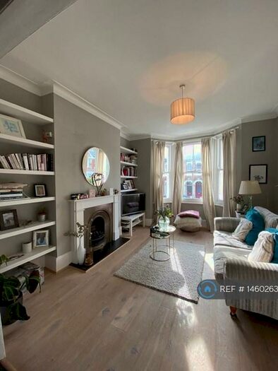 2 Bedroom Flat To Rent In Tyrrell Road, London, SE22