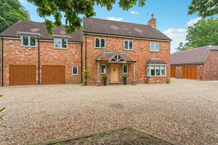 5 Bedroom Detached House For Sale In High Street, Whaddon, Milton Keynes, MK17