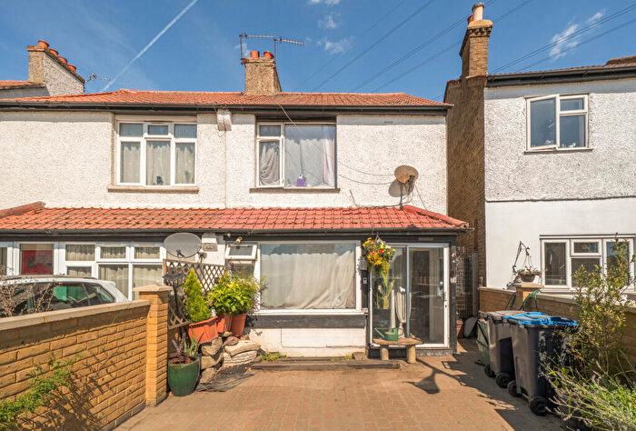 3 Bedroom End Of Terrace House For Sale In Goat Road, Mitcham, CR4