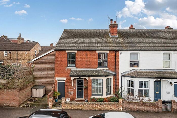 4 Bedroom End Of Terrace House For Sale In George Street, Bedford, MK40