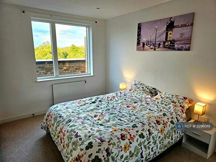 2 Bedroom Flat To Rent In Duckham Court, London, E14