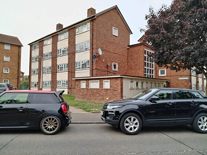 2 Bedroom Maisonette To Rent In Newmarket Avenue, Northolt, Middlesex, UB5