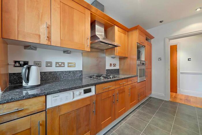 2 Bedroom Flat To Rent In Beckford Close, Warwick Road, London, W14