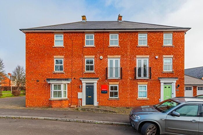 4 Bedroom Town House To Rent In Cae Canol, Penarth, CF64