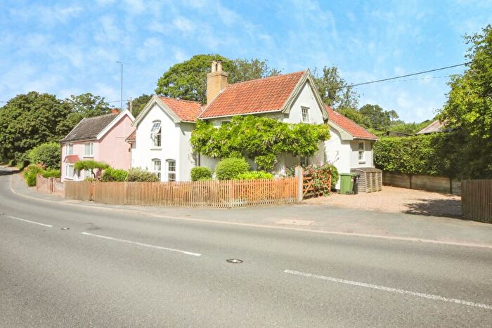 3 Bedroom Detached House For Sale In The Street, Woodbridge, Suffolk, IP13
