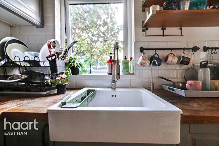 3 Bedroom Semi Detached House For Sale In Pembroke Road, London, E6