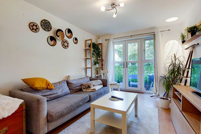 1 Bedroom Apartment To Rent In Carfax House, SE20