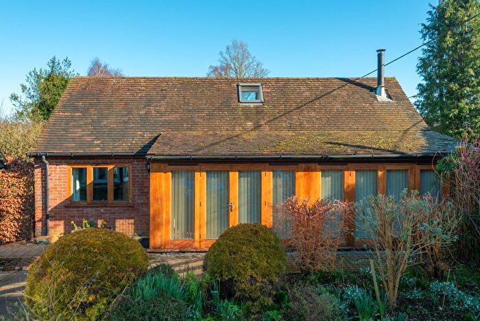2 Bedroom Detached Bungalow To Rent In Back Street, Leeds, ME17