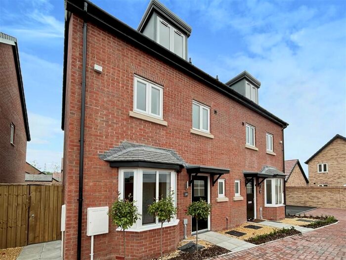 4 Bedroom Property To Rent In Cementite Grove, Newport, NP19