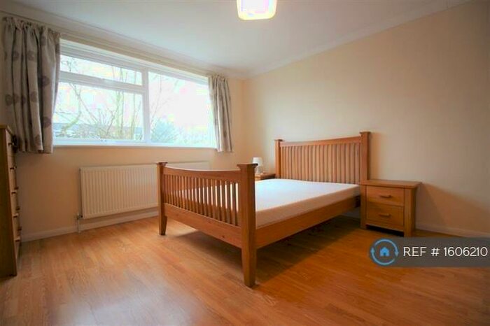 1 Bedroom Flat To Rent In Solar Court, London, N3