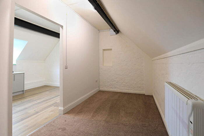 Studio To Rent In G High Street, Burton Latimer, NN15