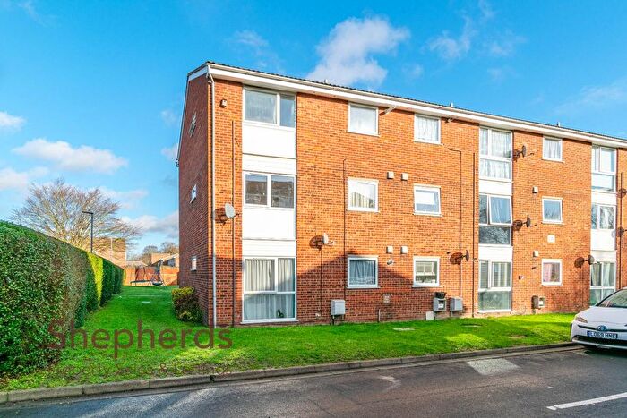 2 Bedroom Flat For Sale In Clyfton Close, Broxbourne, EN10