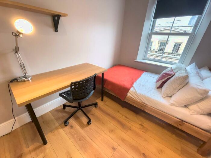 5 Bedroom Flat To Rent In Hardman Street, L1