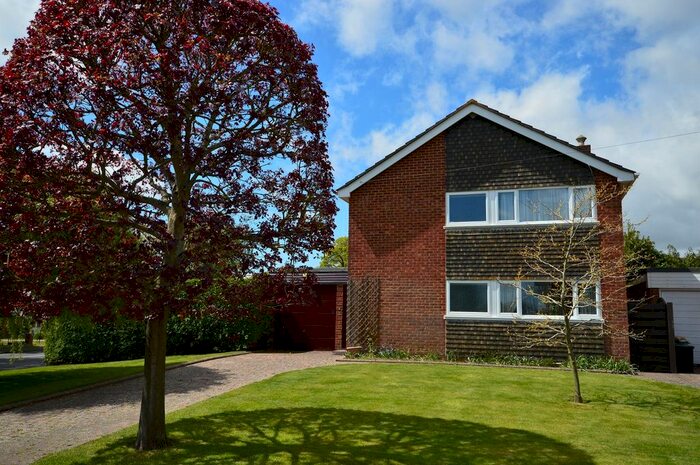 3 Bedroom Detached House To Rent In Kenilworth Close, New Milton, Hampshire., BH25