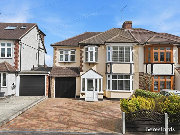 4 Bedroom Semi Detached House For Sale In Beltinge Road, Romford, RM3
