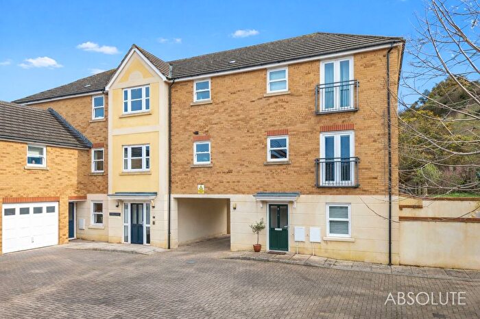 2 Bedroom Flat For Sale In Darwin Crescent, Torquay, TQ2