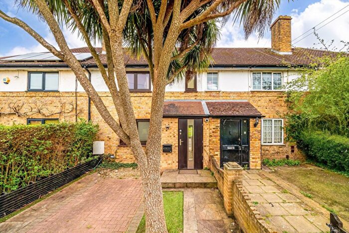 3 Bedroom Terraced House For Sale In Unwin Road, Isleworth, TW7