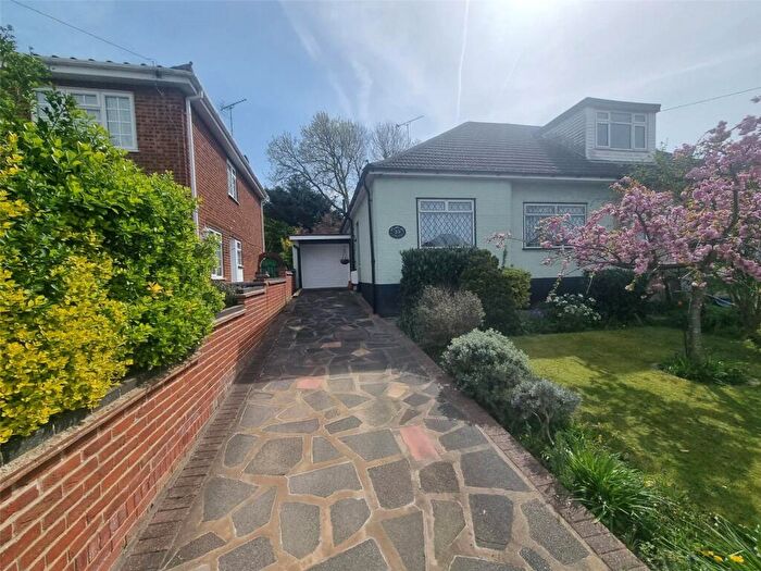 2 Bedroom Bungalow For Sale In Hambro Avenue, Rayleigh, Essex, SS6