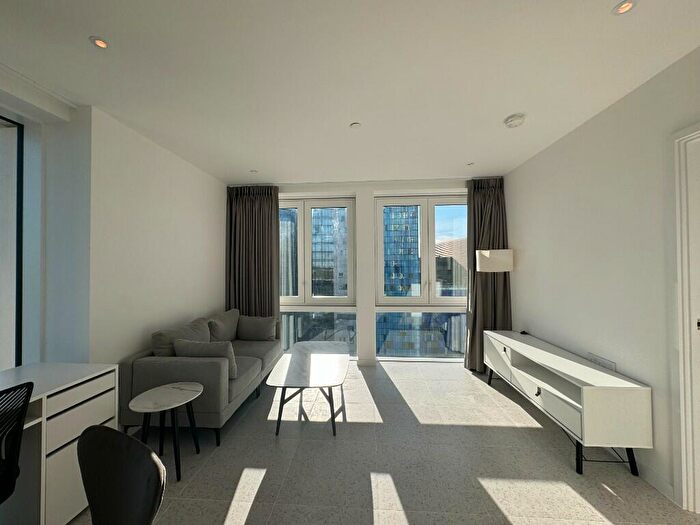 1 Bedroom Flat To Rent In Silk District Cendal Crescent, London, E1