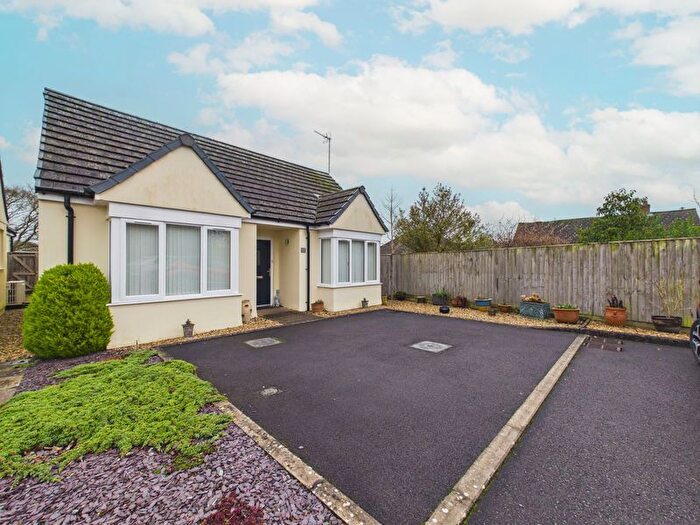 3 Bedroom Bungalow For Sale In Meadow Close, Somerton, TA11