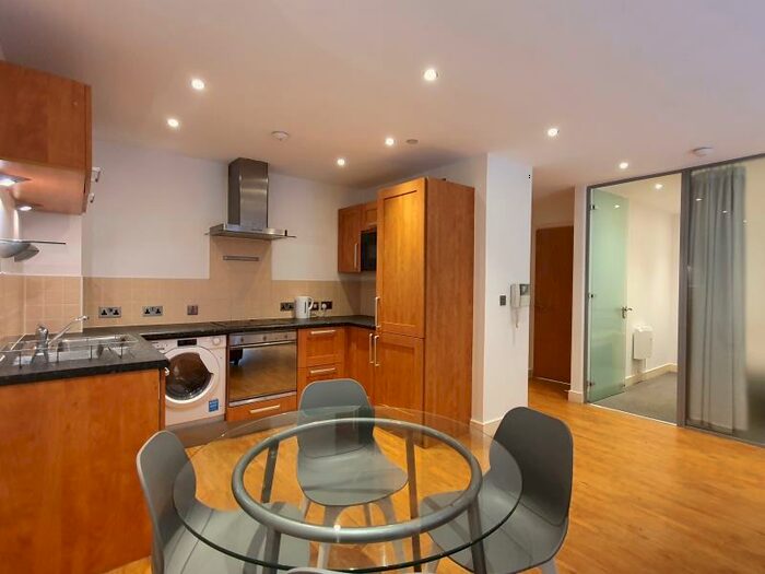 2 Bedroom Apartment To Rent In North Sherwood Street, NG1