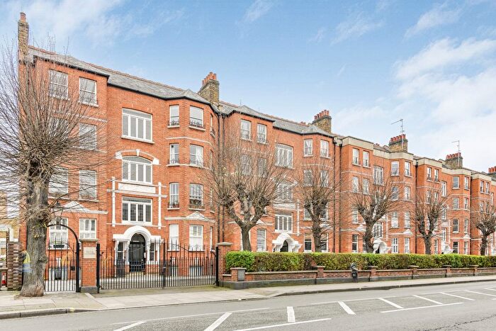 2 Bedroom Flat To Rent In Fulham Road, London, SW6