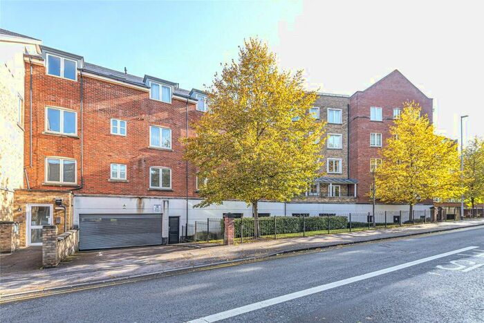 2 Bedroom Apartment To Rent In Aveley House, Iliffe Close, Reading, Berkshire, RG1