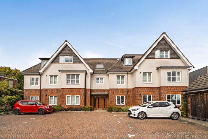 2 Bedroom Flat For Sale In Kingsend, Ruislip, HA4