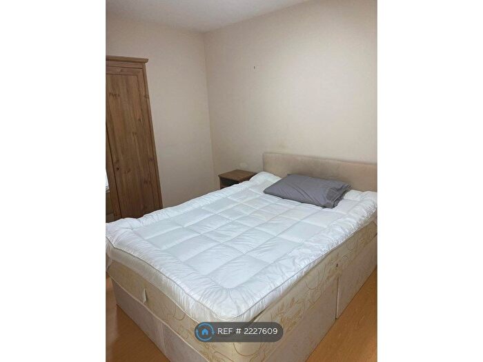 2 Bedroom Flat To Rent In Concord Street, Leeds, LS2