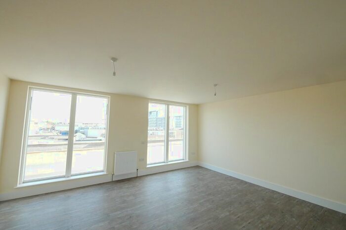 1 Bedroom Flat To Rent In South Street, Romford RM1