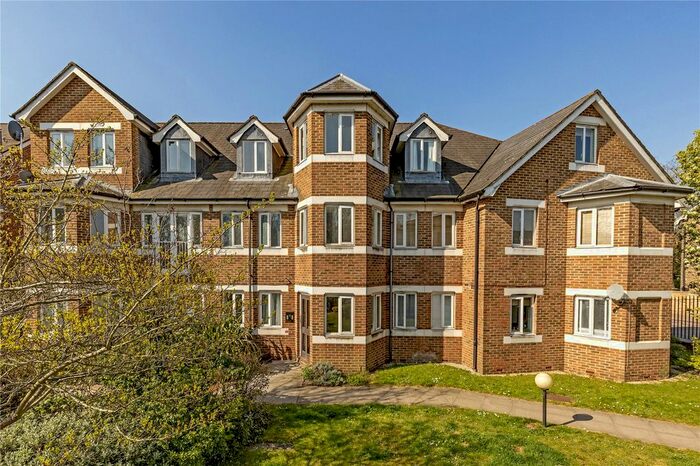 2 Bedroom Flat To Rent In Aspen House, Forest Road, Richmond, Surrey, TW9