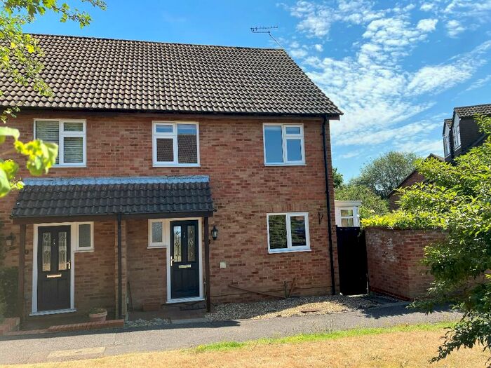 4 Bedroom Semi-Detached House To Rent In Highview Gardens, St. Albans, Hertfordshire, AL4