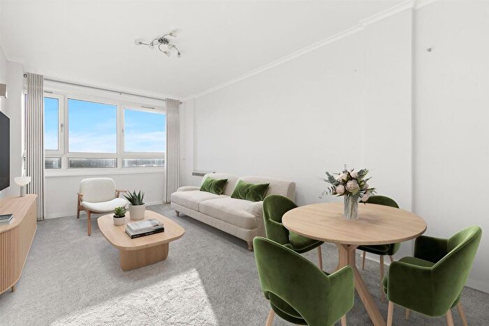 2 Bedroom Flat To Rent In Whitlock Drive, London, SW19