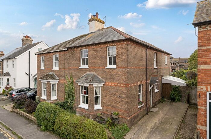 3 Bedroom Semi-Detached House For Sale In Mountain Ash Road, Dorchester, Dorset, DT1