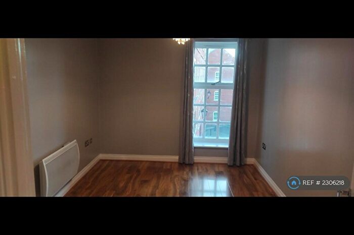 2 Bedroom Flat To Rent In Albany Gardens, Colchester, CO2
