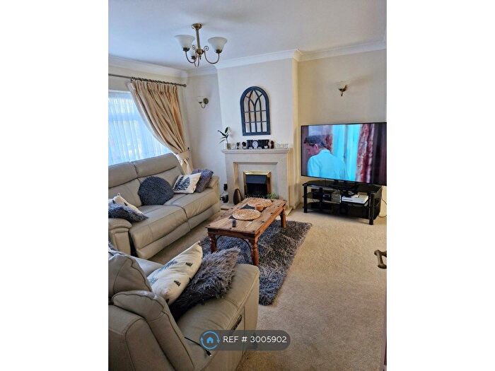 3 Bedroom Semi-detached House To Rent In Emerald Road, Luton, LU4