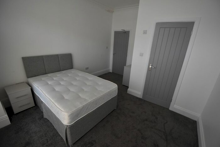 6 Bedroom Semi-Detached House To Rent In West Crescent, Darlington, DL3