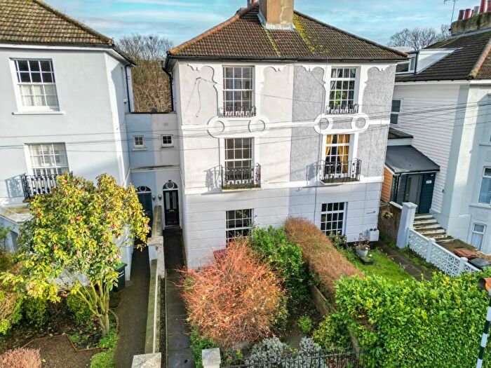 4 Bedroom Semi-Detached House To Rent In Windmill Street, Gravesend, DA12