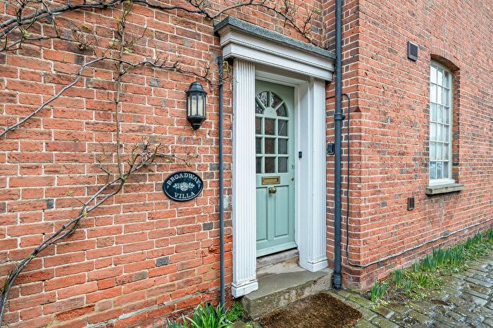 3 Bedroom Maisonette For Sale In High Street, Ripley, GU23