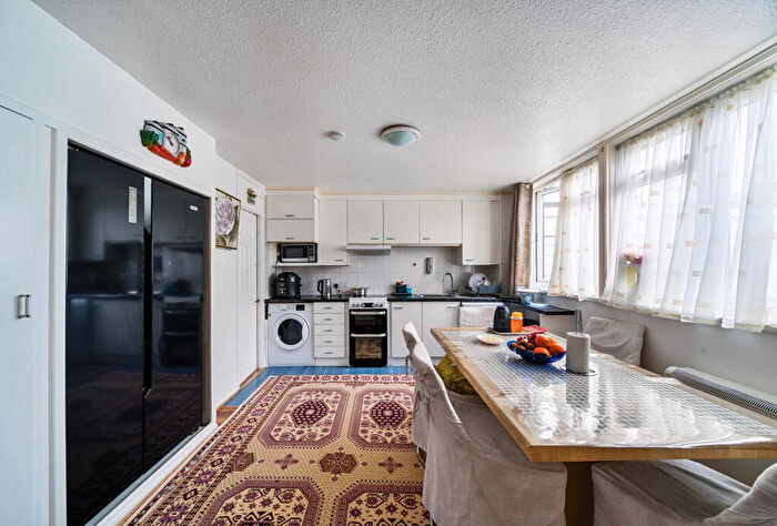 3 Bedroom Terraced House For Sale In Crocus Field, Barnet, EN5