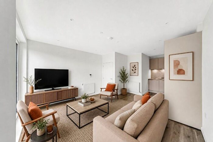 2 Bedroom Flat To Rent In Medawar Drive, London, NW7
