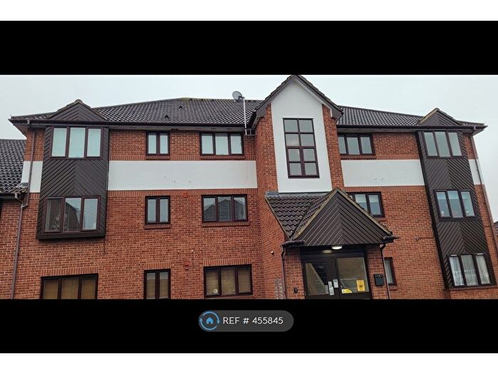 1 Bedroom Flat To Rent In Brimfield Road, Purfleet, RM19