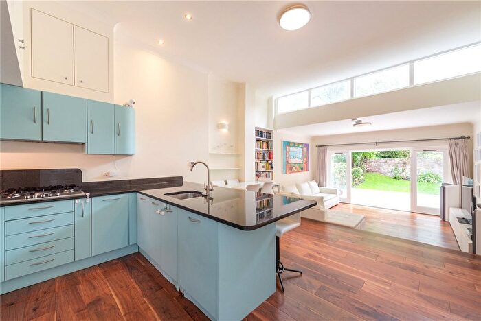 4 Bedroom Flat For Sale In Lambolle Road, London, NW3