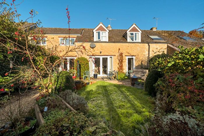 3 Bedroom Terraced House For Sale In Mill Green Close, Bampton, Oxfordshire, OX18