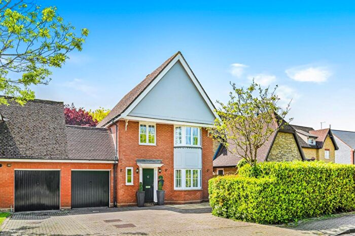 4 Bedroom Link Detached House For Sale In Cuckoo Way, Great Notley, Essex, CM77
