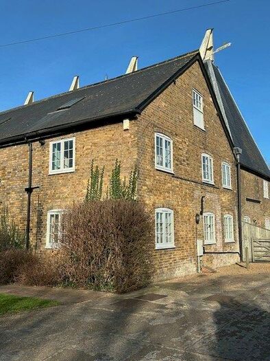 2 Bedroom Flat To Rent In The Oasts, ME9