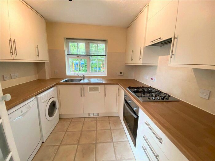 2 Bedroom Flat To Rent In Irvine Place, Virginia Water, GU25